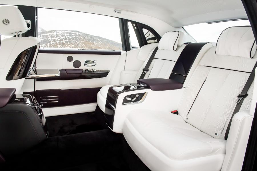 Интерьер Rolls-Royce Phantom EWB 2017 года  (UK) (фото 39 из 40)